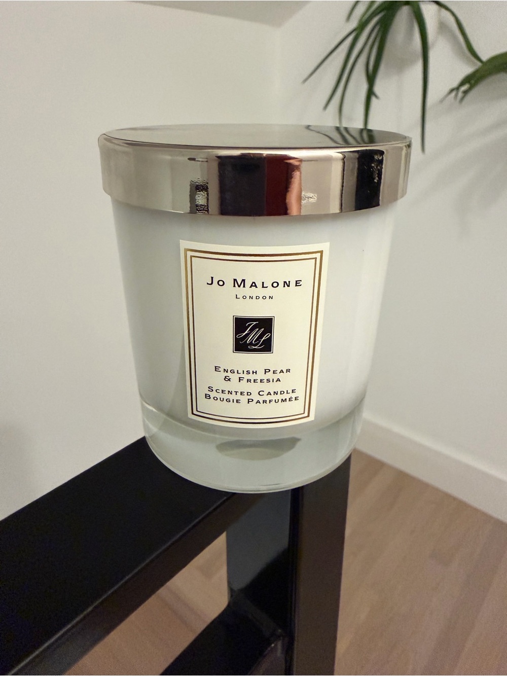 Jo Malone White Candle with Silver Lid - English Pear & Freesia Scent